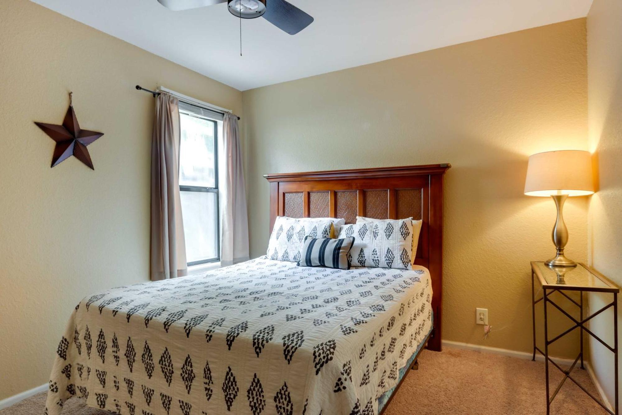 Lakefront Osage Beach Condo With Community Pool Exterior photo